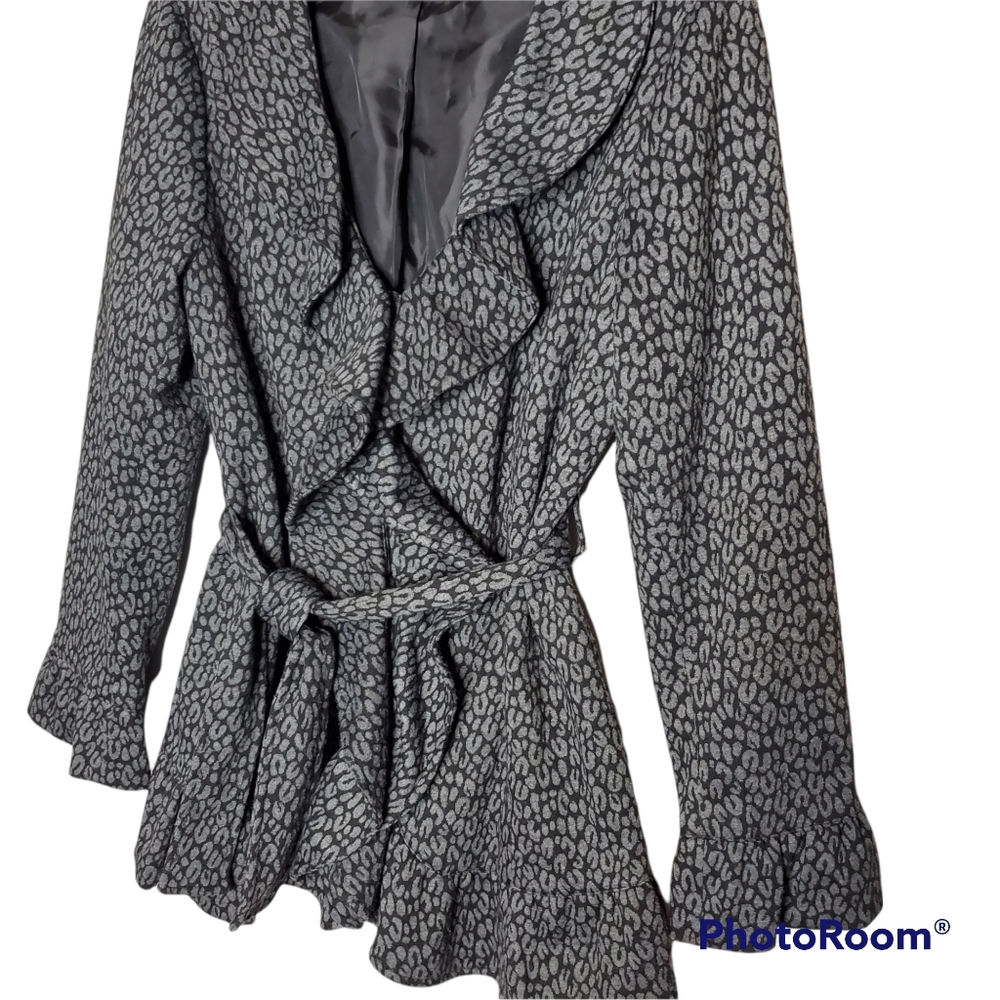 Sandro studio animal print ruffled collar belted ruffle cuff jacket gray‎ medium - Picture 2 of 8